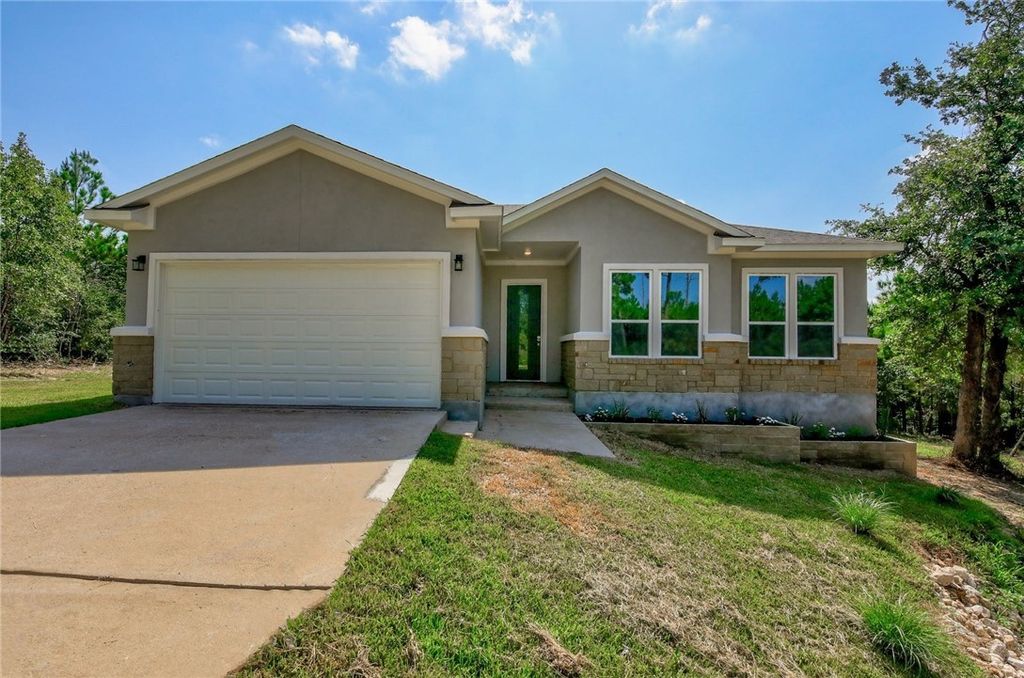 137 Lakeside Drive, Bastrop