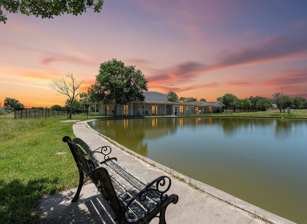 3345 E Austin Street, Giddings
