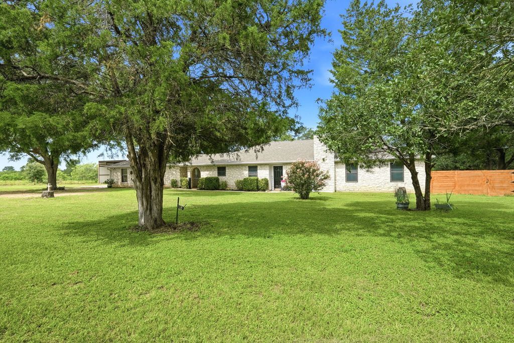 900 County Road 474, Elgin