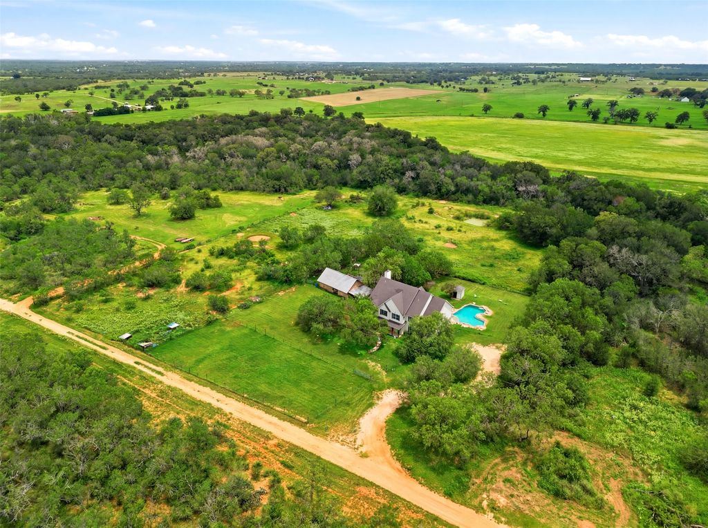 1208 Odaniel School Road, Seguin