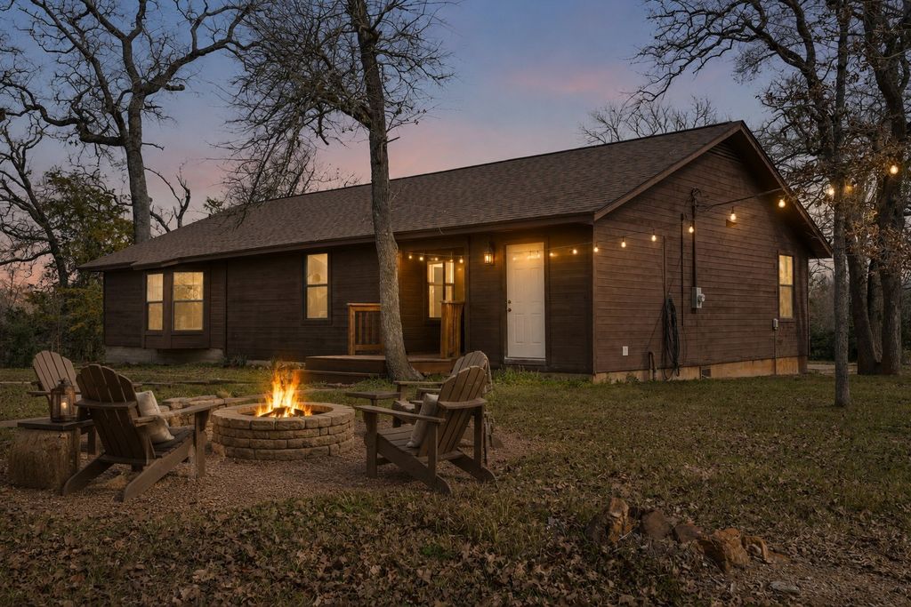 1949 County Road 347 Loop, Gause
