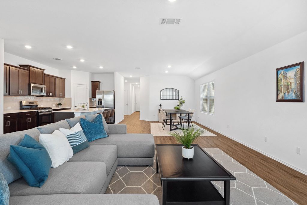 185 Silver Springs Bend, Kyle