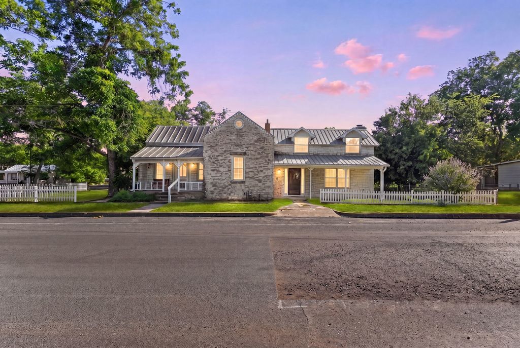 501 W Creek Street, Fredericksburg