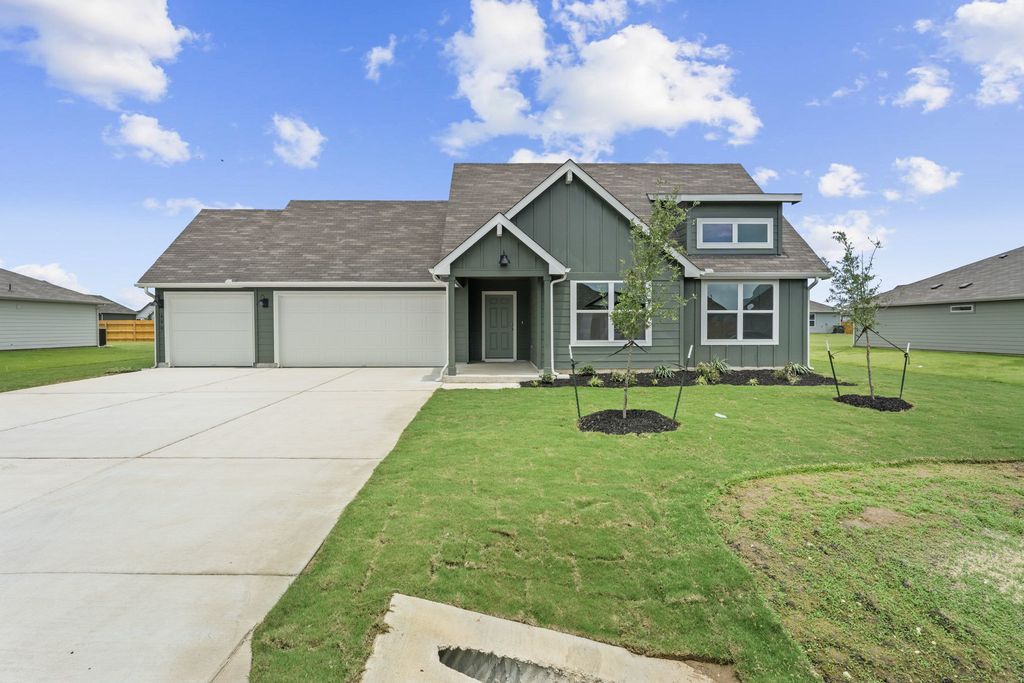 450 Kolbo Crossing Cove, Lockhart