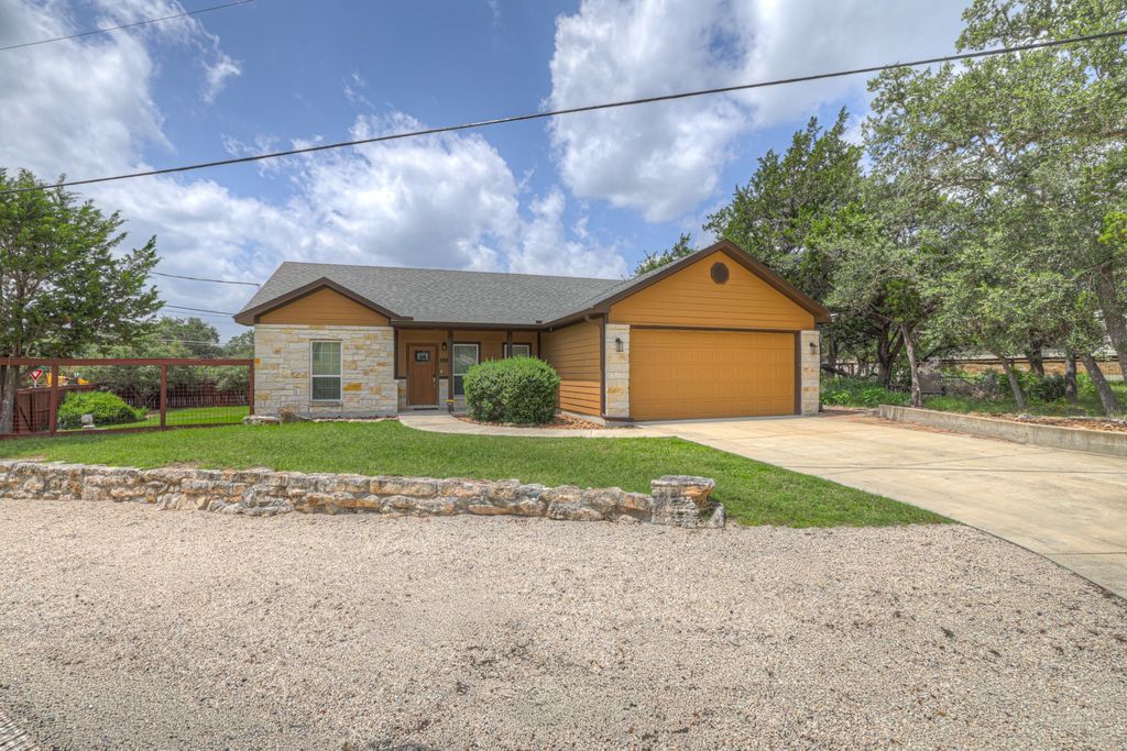 596 Riviera Drive, Canyon Lake