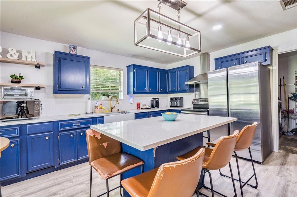 123 Crossroads Drive, Dale