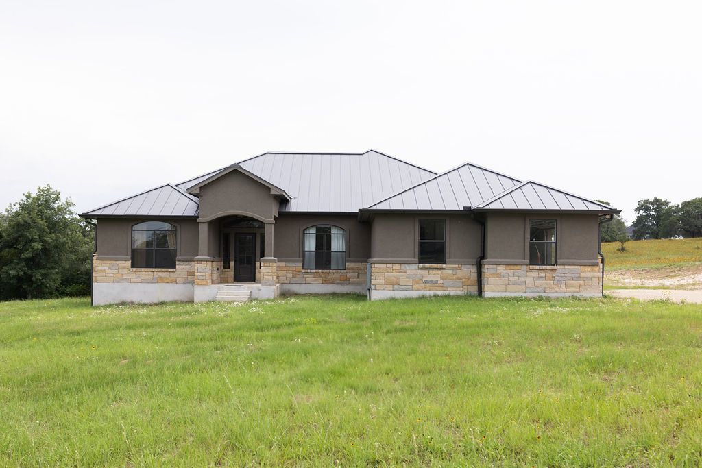 111 Powder Ridge, Luling