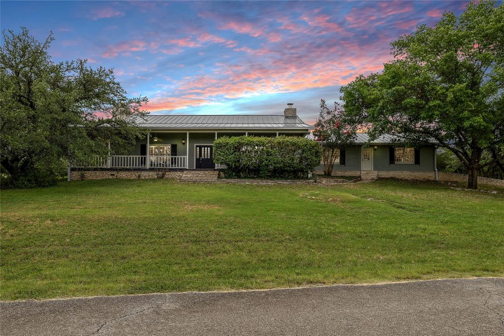 901 Lauder Drive, Spicewood
