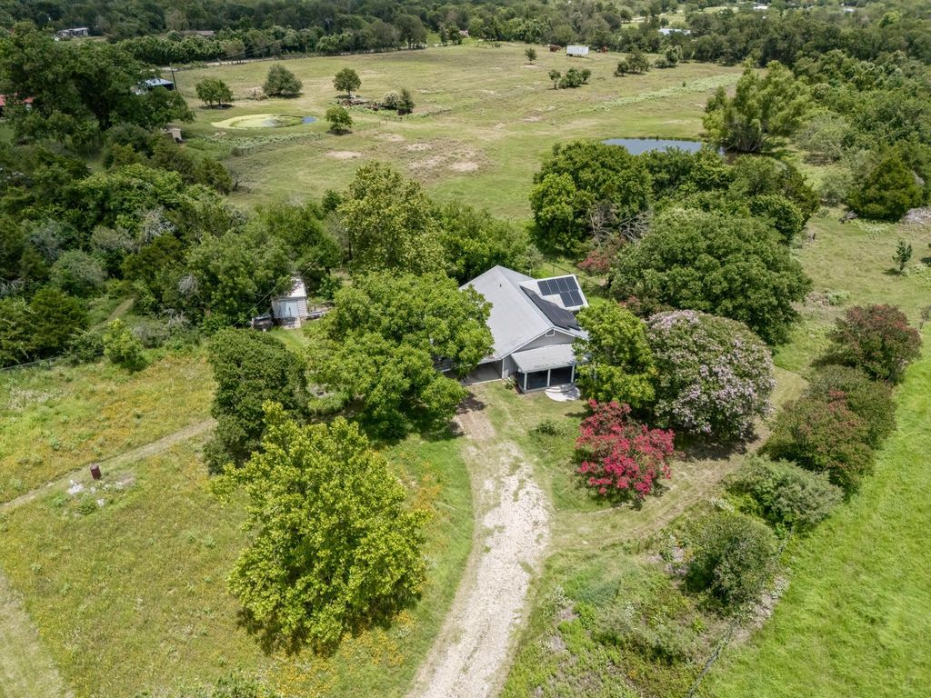 2089 Fm 1704, Elgin