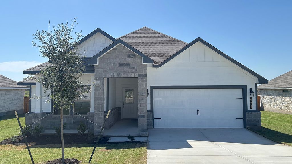 425 Creekfall Road, Burnet