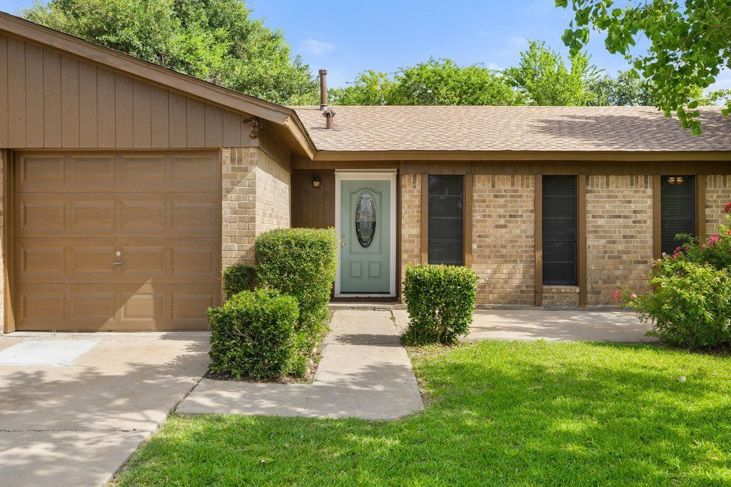 704 Brookwood Circle, Taylor