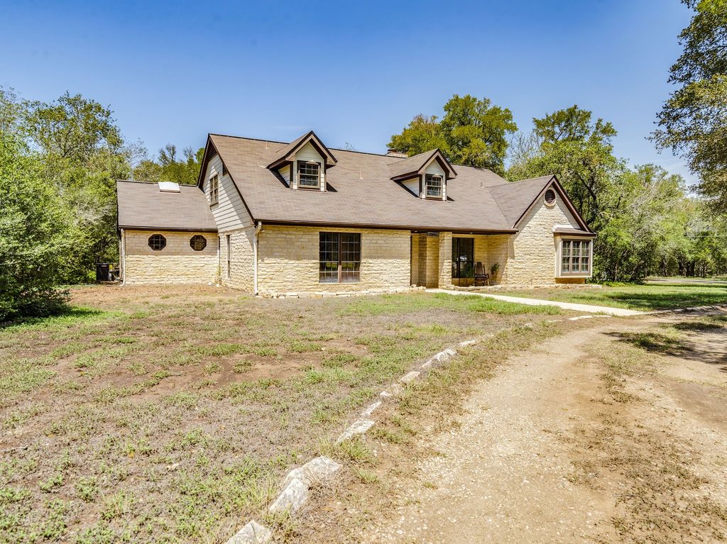 1112 Live Oak Loop, Buda