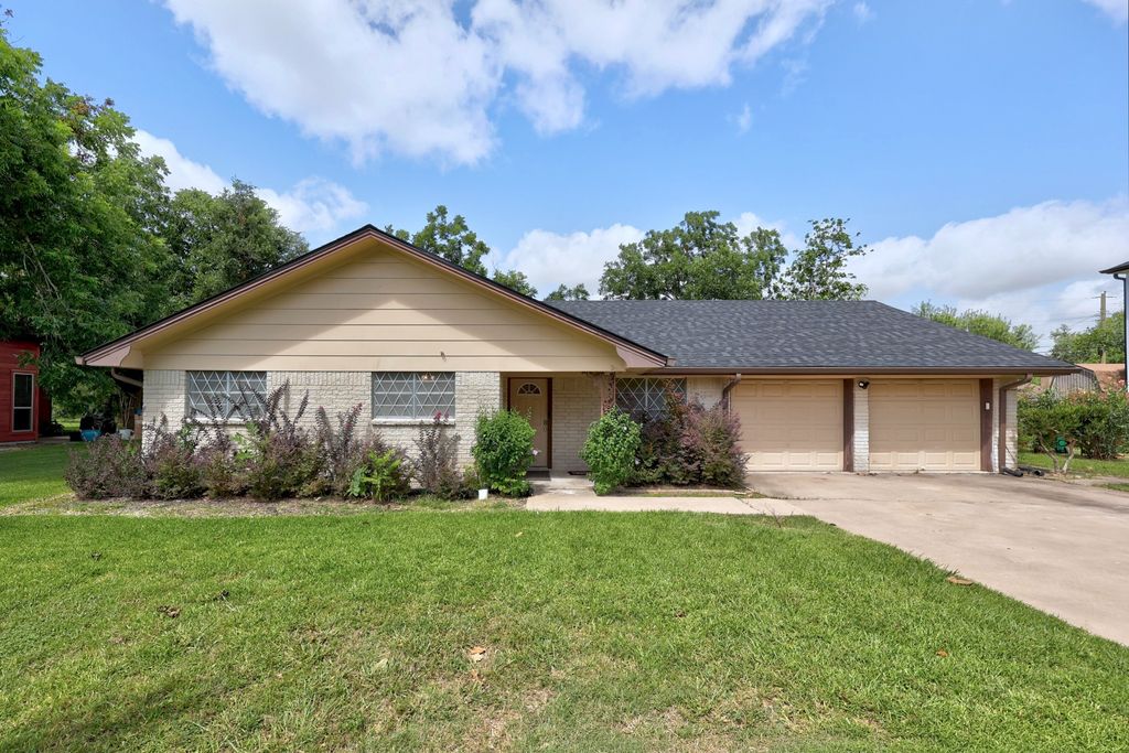 2305 Lathan Lane, Taylor