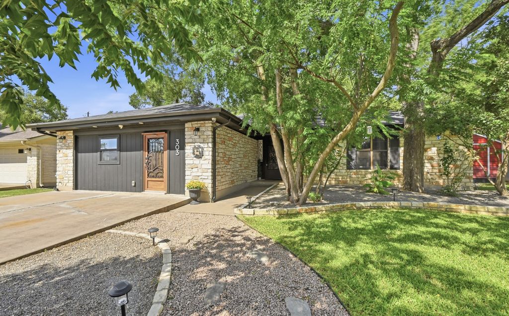 303 Pin Oak Drive, Georgetown