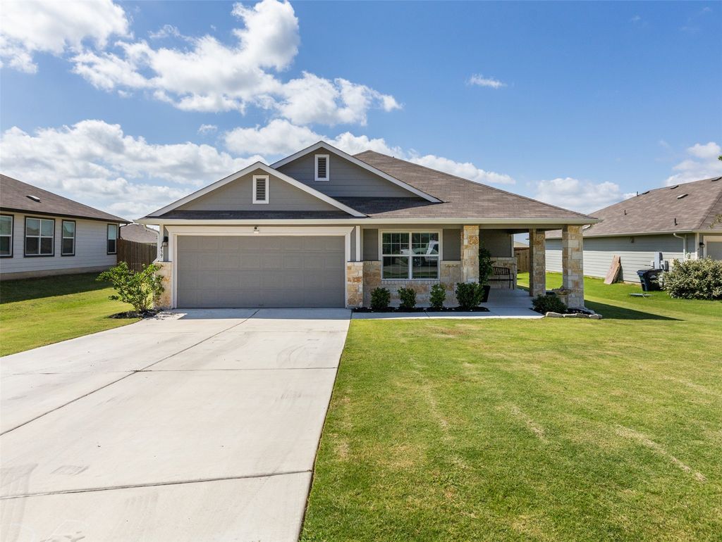 439 Hunter Loop Loop, Bertram