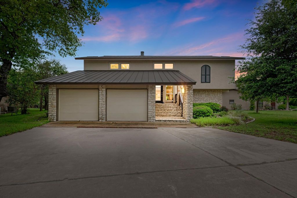 320 Lucy Lane, Horseshoe Bay