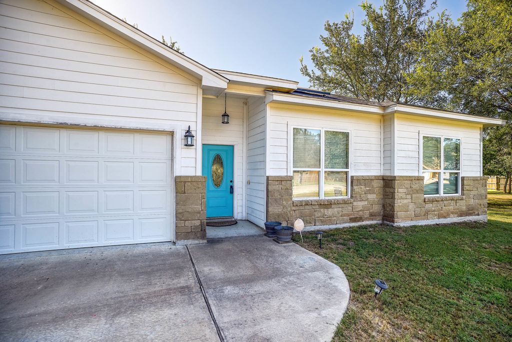 225 Waikakaaua Drive, Bastrop