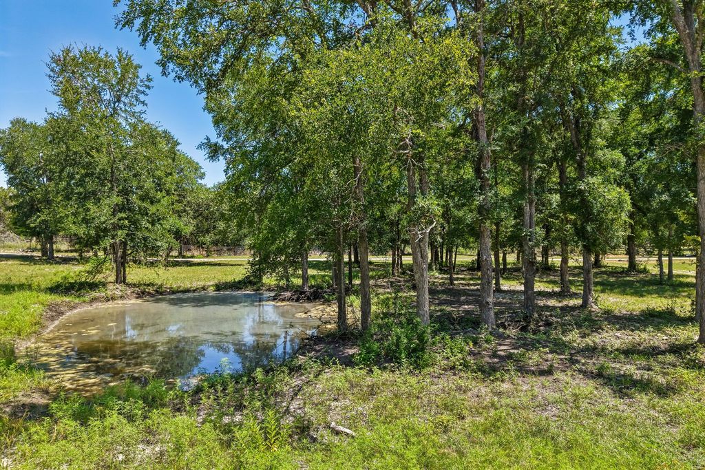 9240 County Road 272, Bertram