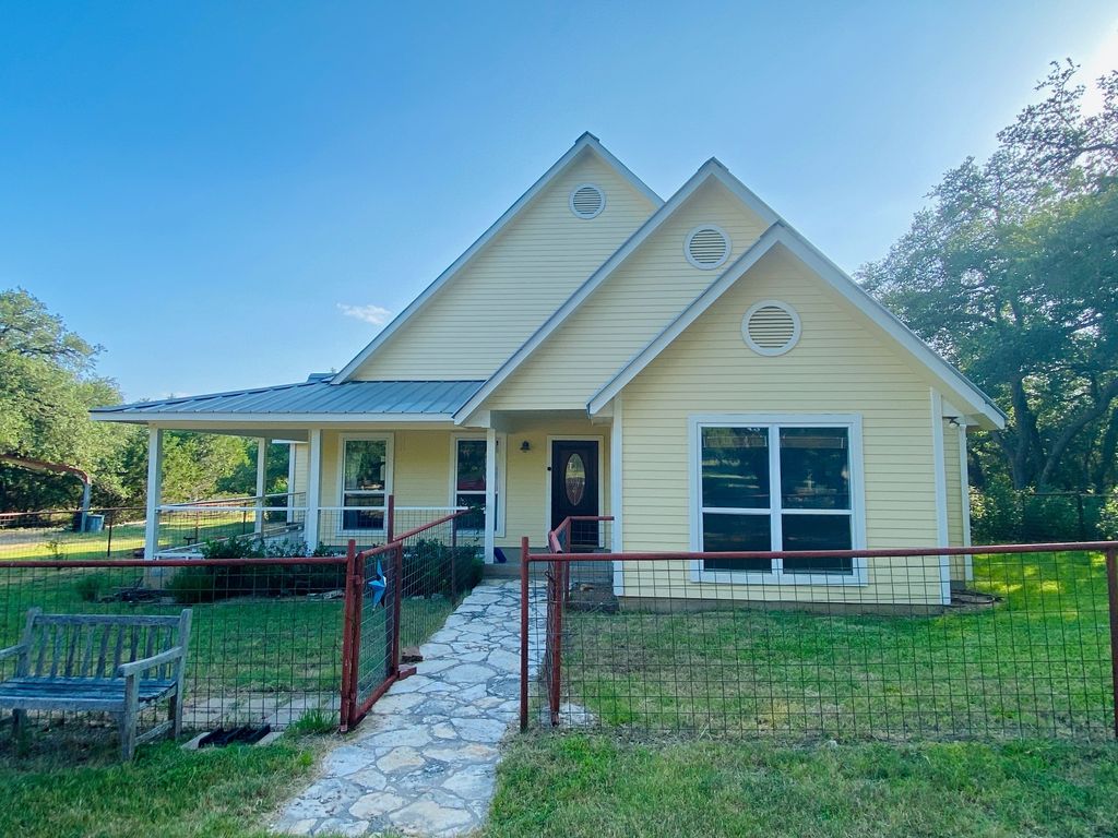 306 Plainview Road, Wimberley