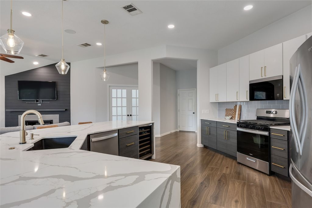 800 Portchester Castle Path, Pflugerville