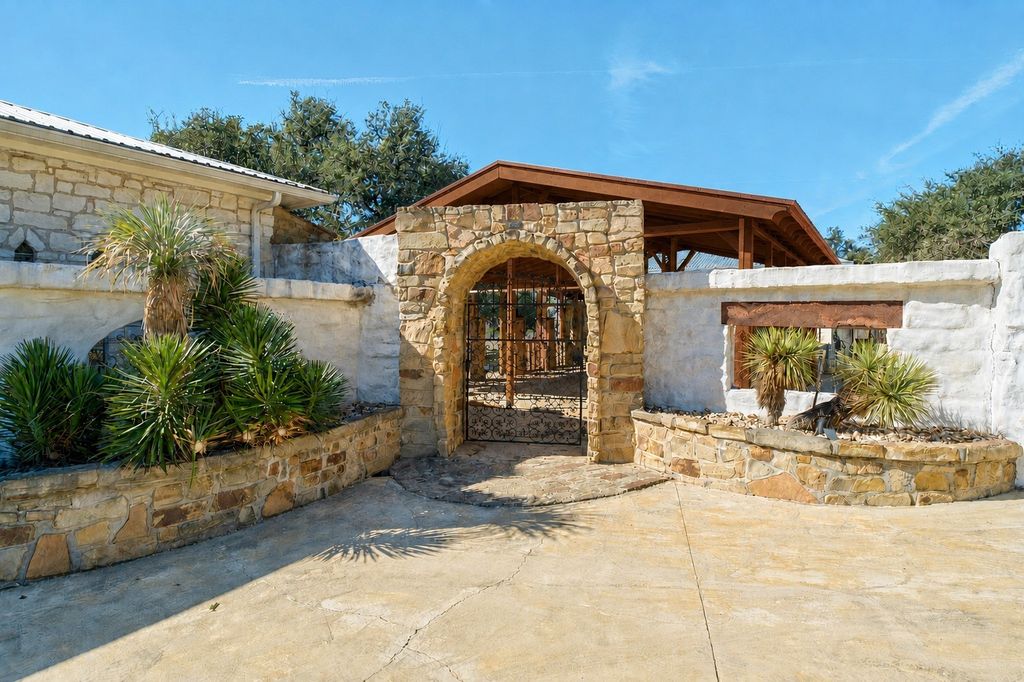 340 Barton Ranch Road, Dripping Springs
