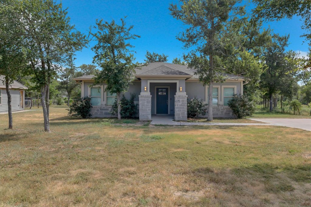 159 La Fortuna Drive, Del Valle