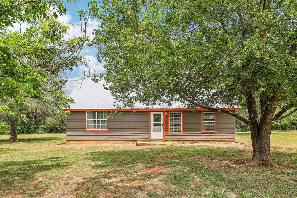 122 Dodd Preston Road, Elgin