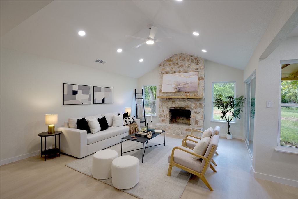 13004 Running Deer Trail, Manchaca