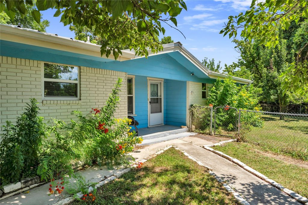 505 Chisum Trail, Burnet