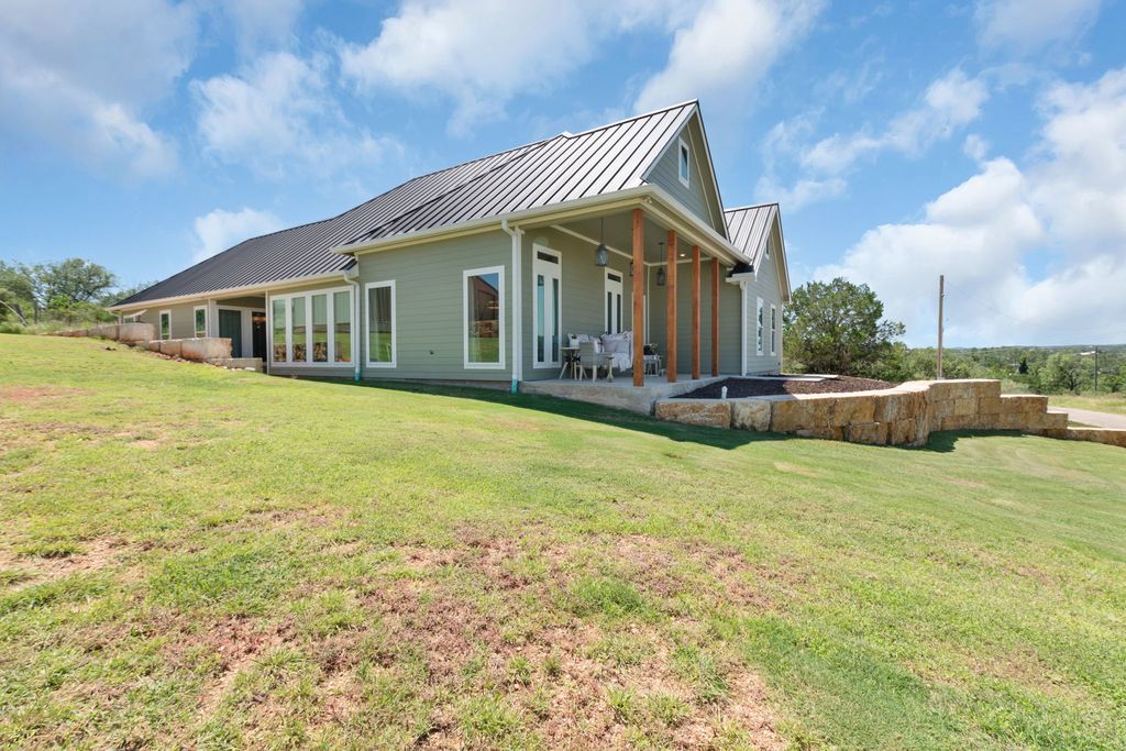 908 Sandy Mountain Drive, Sunrise Beach