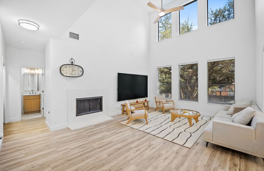 313 El Socorro Lane, Austin