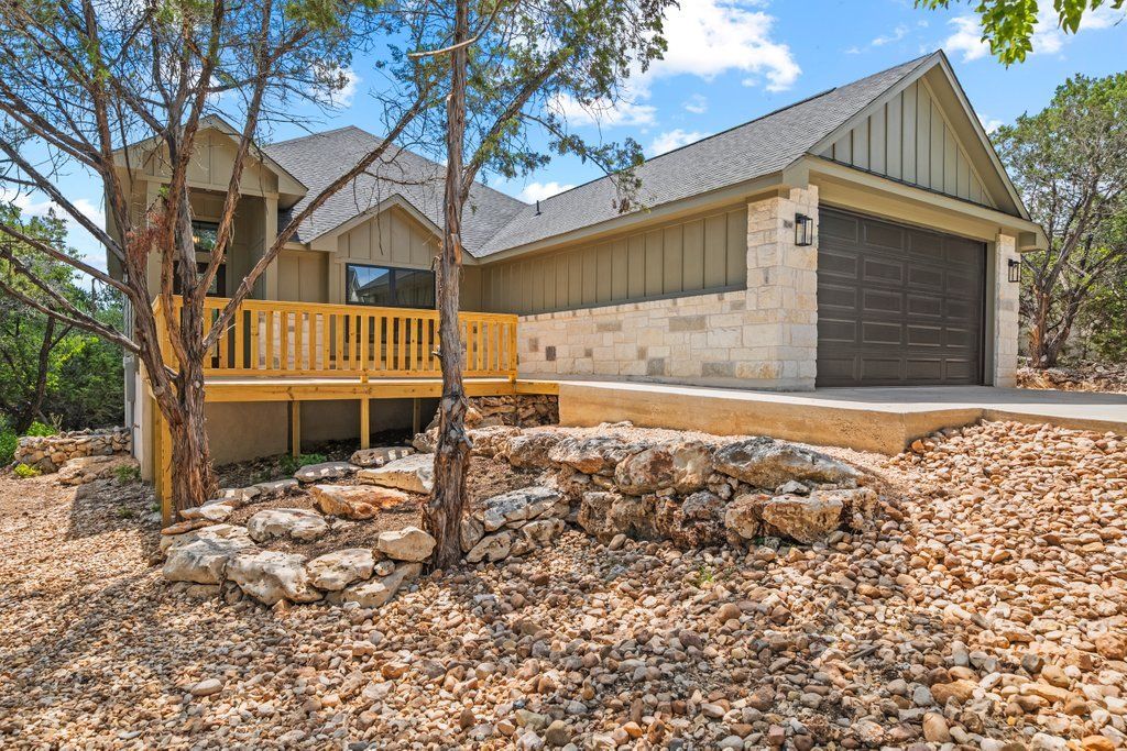 98 Whispering Valley Drive, Wimberley