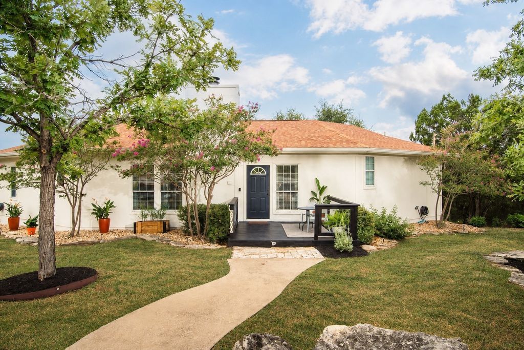 21900 Moulin Drive, Spicewood