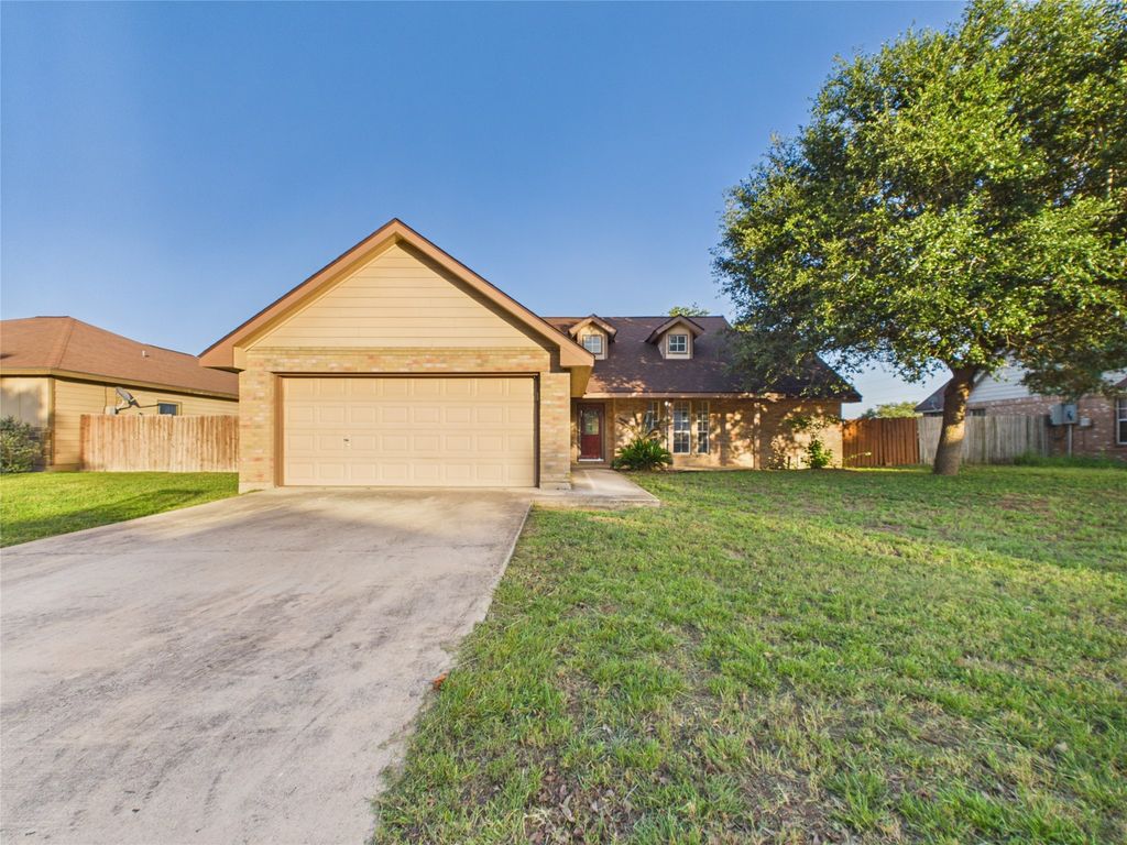 1125 Iris Crescent Drive, Floresville