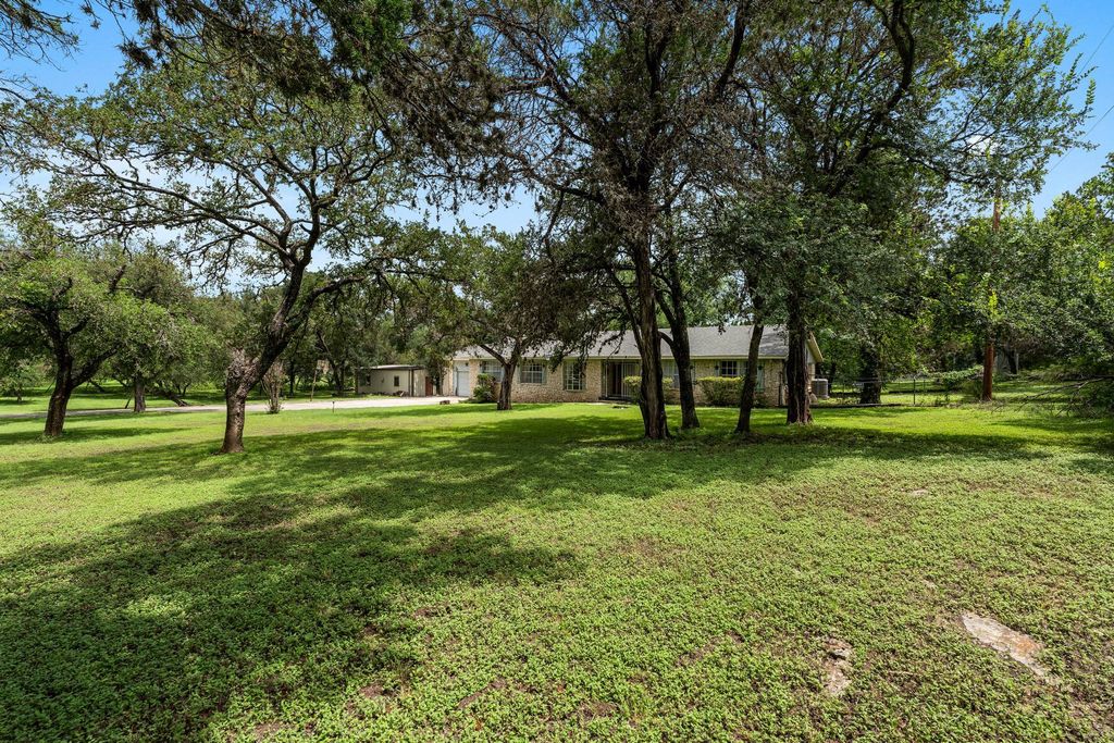 651 High Low Drive, New Braunfels