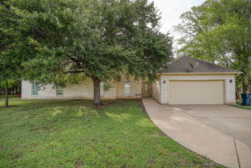 1335 Lovers Lane, Bastrop