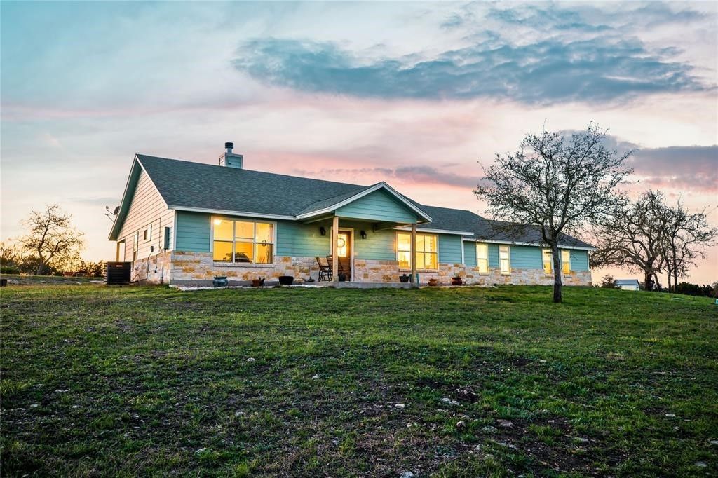 220 Three Creeks Drive, Bertram
