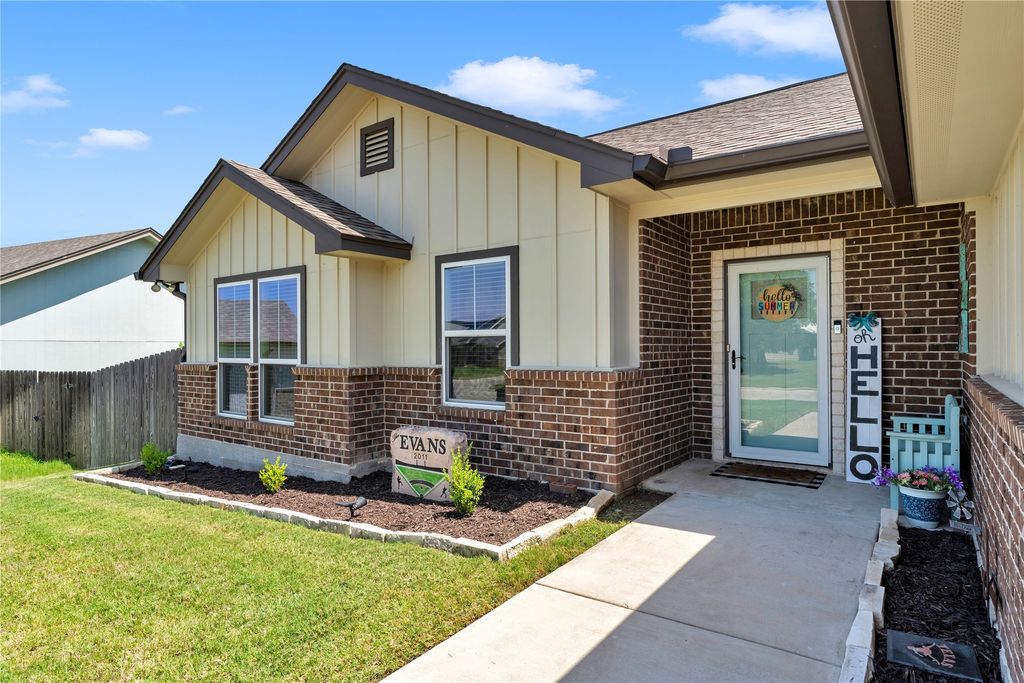 1106 Limestone Drive, Lampasas