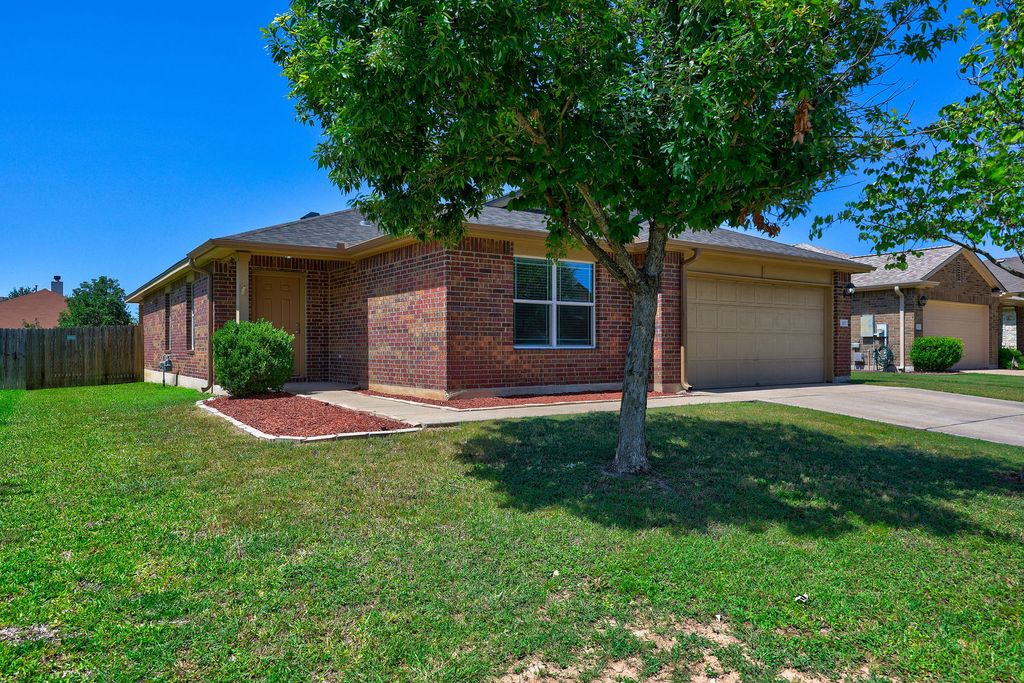 310 Wild Cat Drive, Bastrop