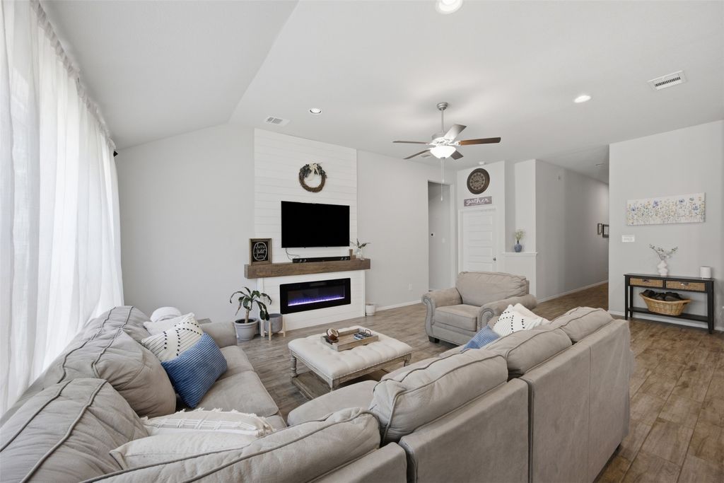 20812 Twisting Trail, Lago Vista