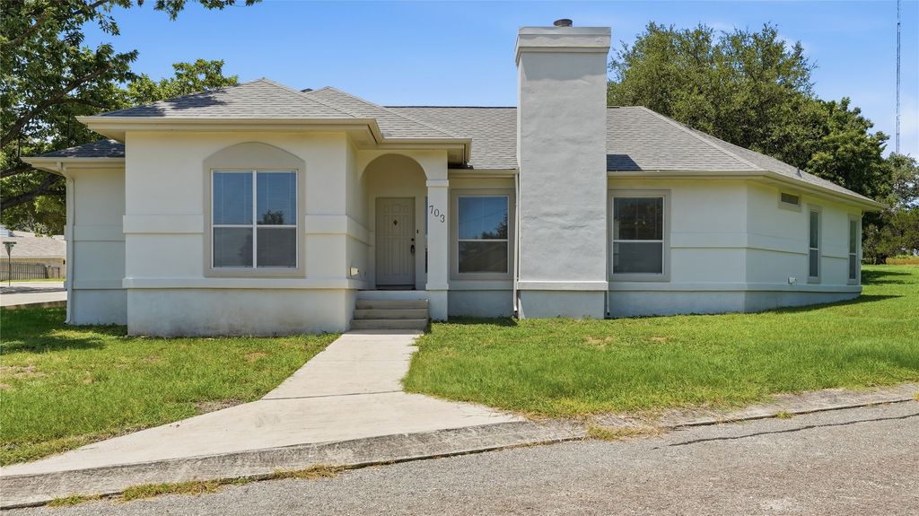 703 Lazy Bluff Lane, New Braunfels