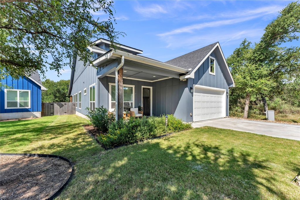 824 Woodland Hills Drive, Granite Shoals