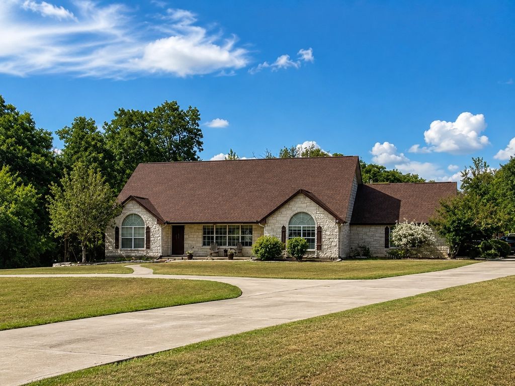 137 Wamel Way, Cedar Creek