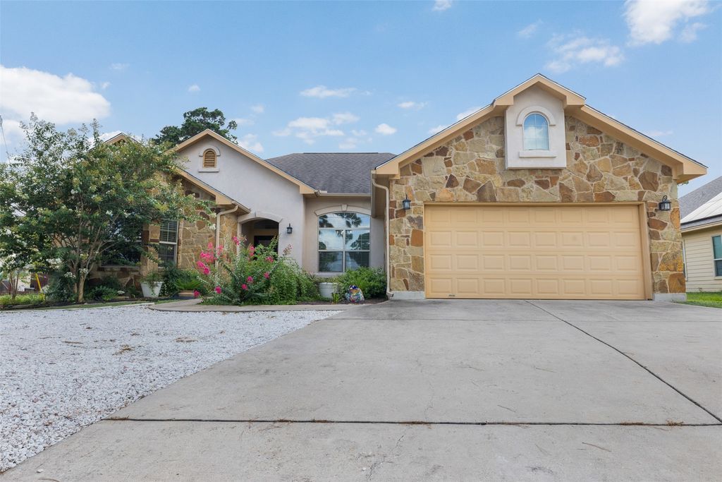 220 Tahitian Drive, Bastrop
