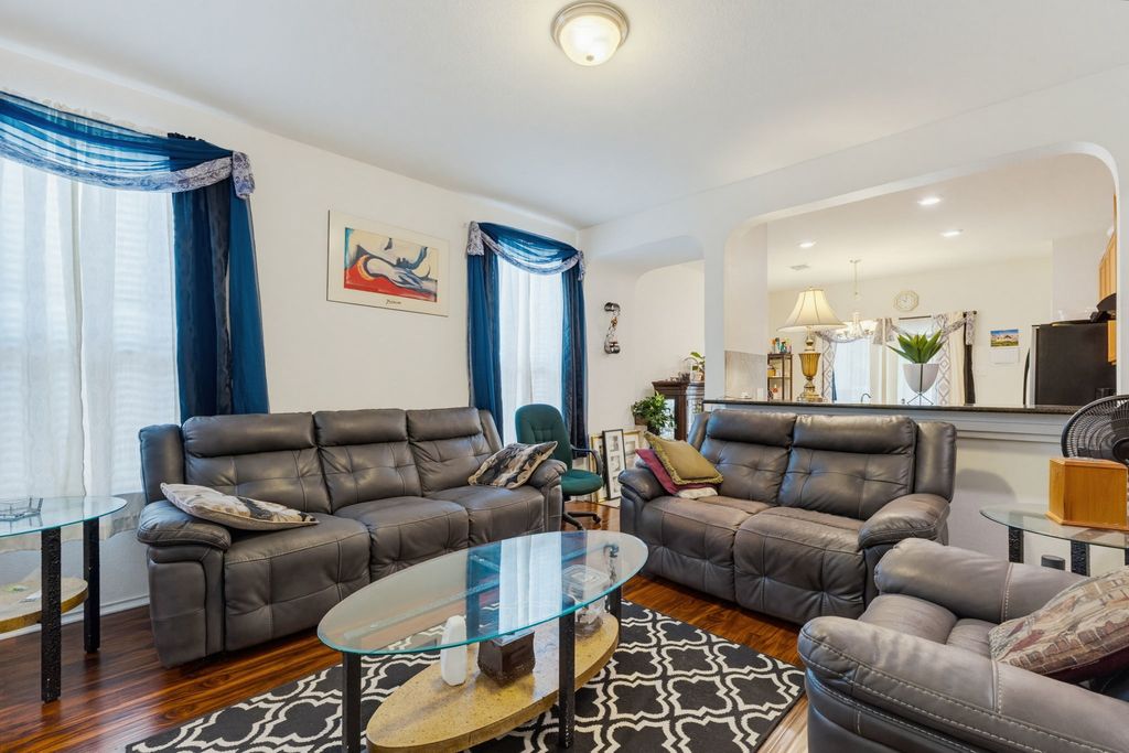 13521 Abraham Lincoln Street, Manor