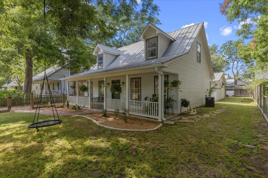 904 Spring Street, Bastrop