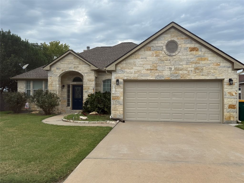 125 Rose Mayer Loop, La Grange