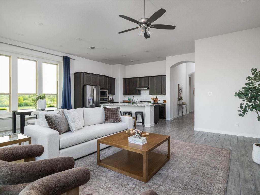 606 Spinnaker Loop, Kyle