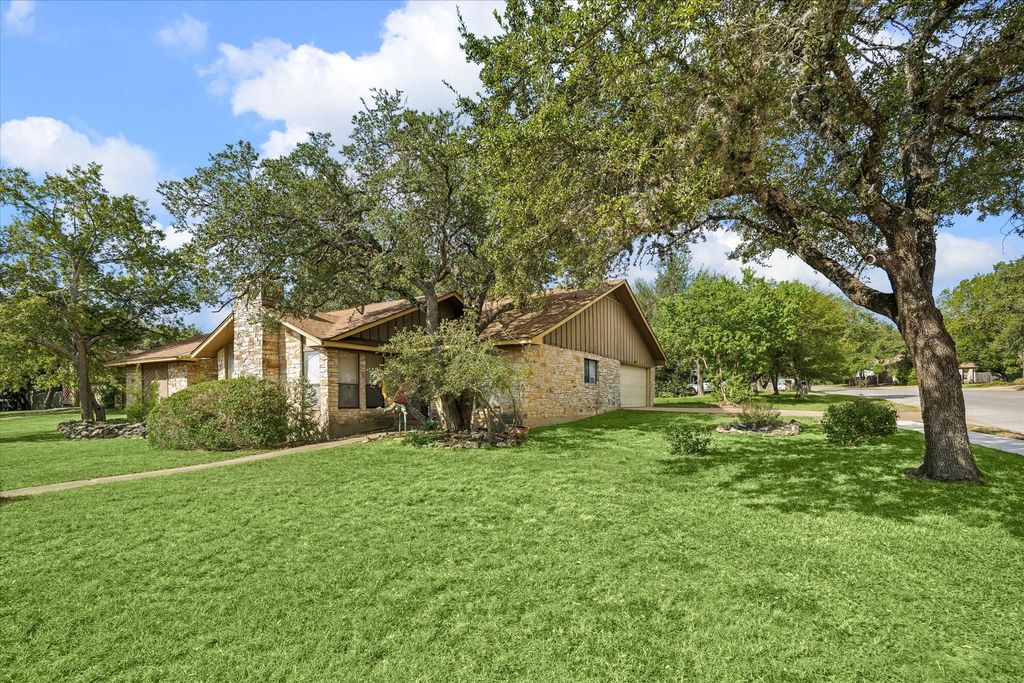 7115 Danwood Drive, Austin
