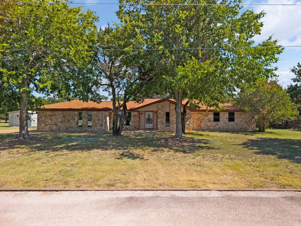 381 County Road 4755, Kempner